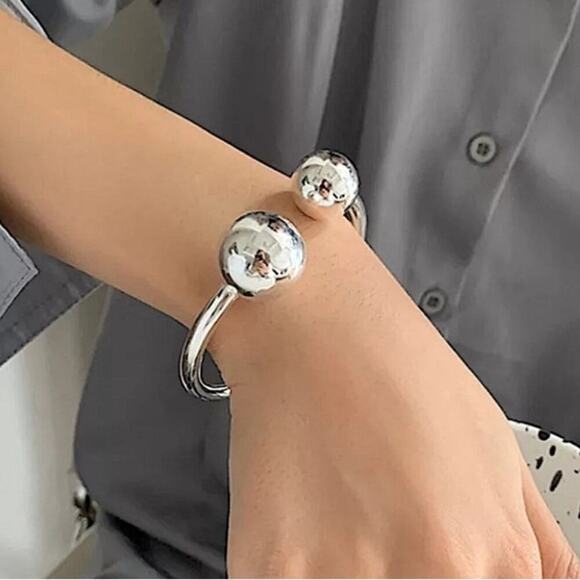 Silver Large Ball Small Ball Bangle Bracelet - Picture 1 of 5